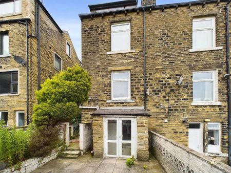 5 bedroom terraced house to rent - Photo 4