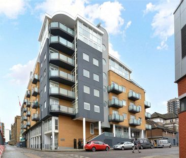 1120 sq ft modern apartment close to Tobacco Dock with private balc... - Photo 4