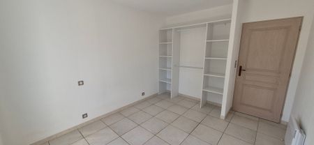 SORGUES 1180, - Photo 4