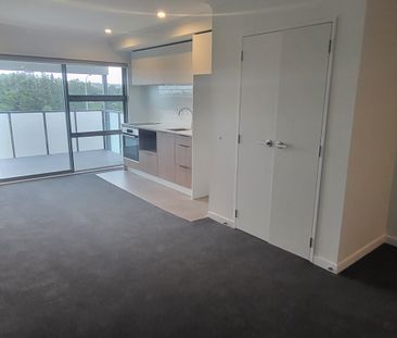 303/28 Shortfin Place, Flat Bush, Auckland - Photo 6