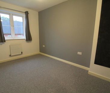 4 bedroom semi-detached house to rent - Photo 3