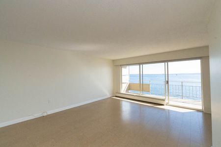 Waterfront 2 bdrm with stunning views - Photo 5