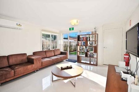 Room 13 (Ensuite) - Photo 2