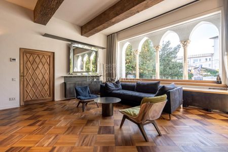 Impressive Mediterranean Mansion With Garden Ideal for Diplomats, Downtown - Photo 4
