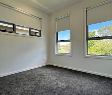 Top Level Unit ! - Photo 6