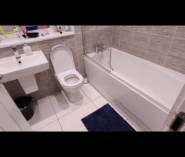 Room in a Shared House, Eastleigh Drive, M40 - Photo 1