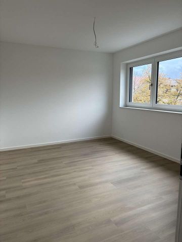 Moderne 3-Zimmerwohnung mit Einbauküche, Stellplatz und Balkon - Photo 3
