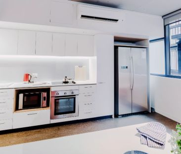 Standard Room in 6-Bed Apartment with Courtyard - Photo 5