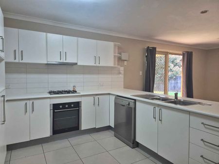 CABOOLTURE - FAMILY & LOCATION - Photo 5