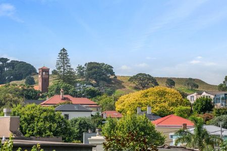 Lifestyle at the Banks!! - Photo 2