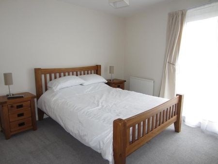 3 bedroom flat to rent - Photo 2
