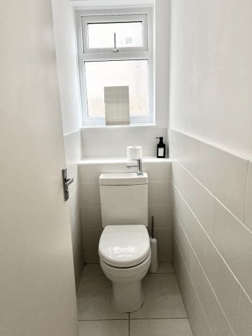 4 Bed Semi-Detached House, Tunstall Road, CR0 - Photo 4