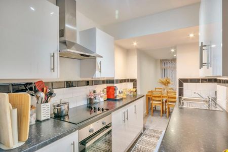 2 bedroom terraced house to rent - Photo 4