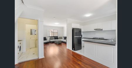 BRIGHT & SPACIOUS - Photo 2