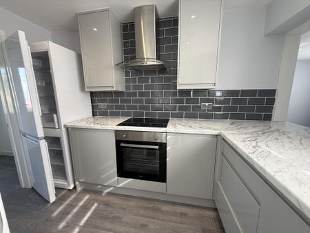 3 bedroom semi-detached house to rent - Photo 2