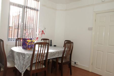 Fosse Road South (4 bed) - Photo 2