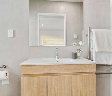 4-Bedroom House with 3.5 Bathrooms in Totara Vale - Photo 5