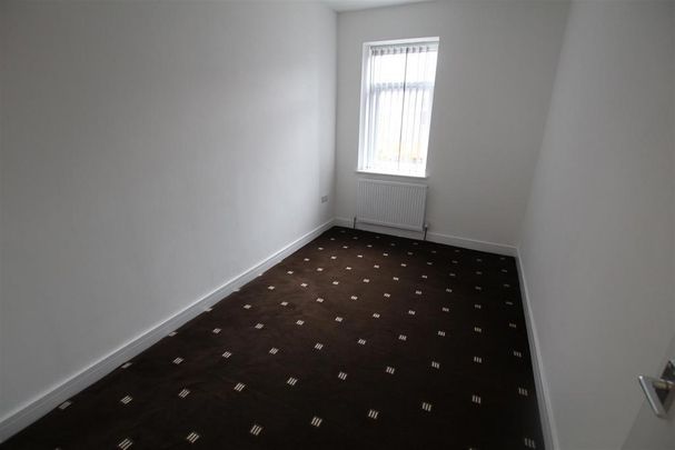 4 bedroom flat to rent - Photo 1