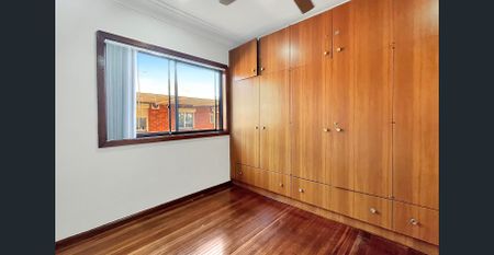 Family Home with Flexible Layout in a Prime Location - Photo 2