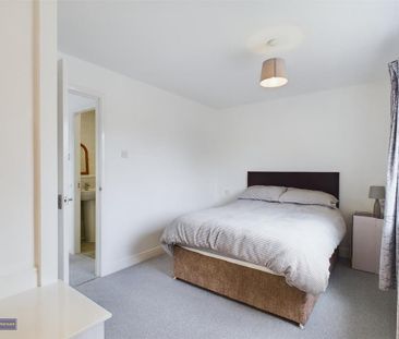 3 bedroom semi-detached house to rent - Photo 4