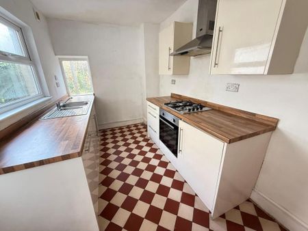 2 bedroom end of terrace house to rent - Photo 5