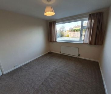 2 bedroom semi-detached bungalow to rent - Photo 4