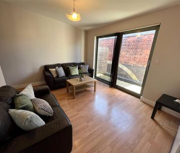 3 bedroom flat to rent - Photo 2