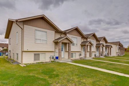 - 3 Bedroom at Kitson Close Townhomes - Photo 2