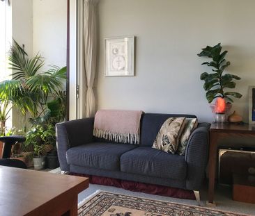 Sunset apartment in Mt Eden - Photo 2