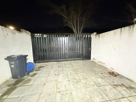 Two bedroom Ground Level detached Flat - ilford lane - Photo 5