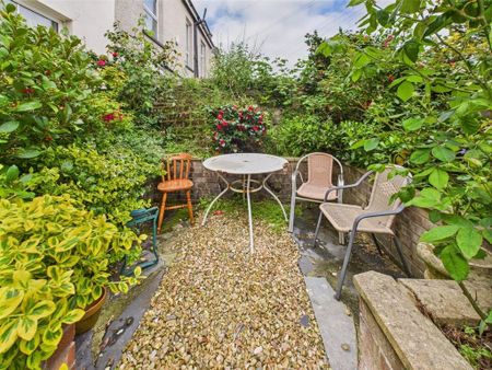1 bedroom ground floor flat to rent - Photo 2