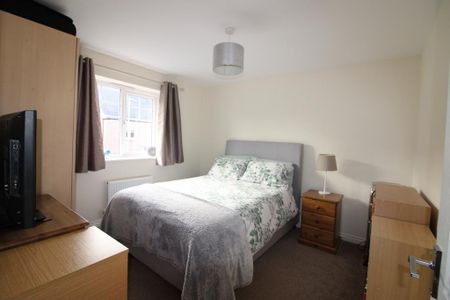 4 bedroom detached house to rent - Photo 2