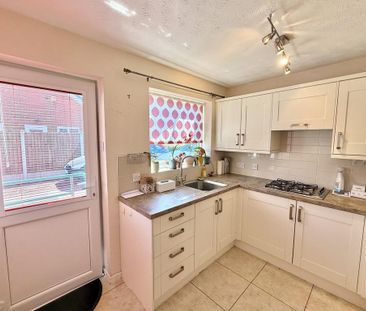 2 bedroom semi-detached bungalow to rent - Photo 6