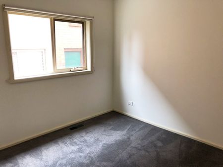 Spacious Home.. - Photo 4
