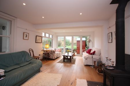 4 bed semi-detached house to rent in South Avenue, Exeter, EX1 - Photo 2