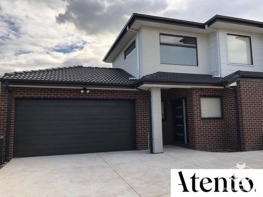 Spacious Family Living at St Albans VIC 3021 - Photo 1