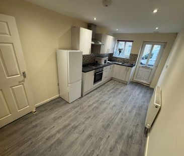 2 bedroom terraced house to rent - Photo 4