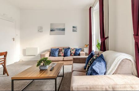 3 Bed Maisonette, Chalk Farm Road, NW1 - Photo 3