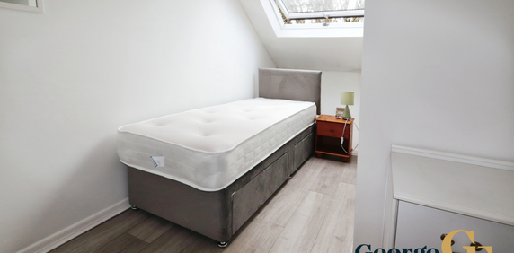 1 bedroom in a house share to rent - Photo 2