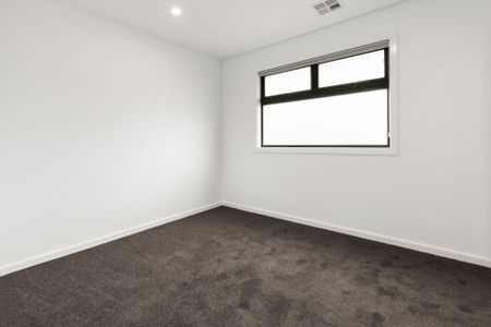 Spacious & Modern - Photo 4