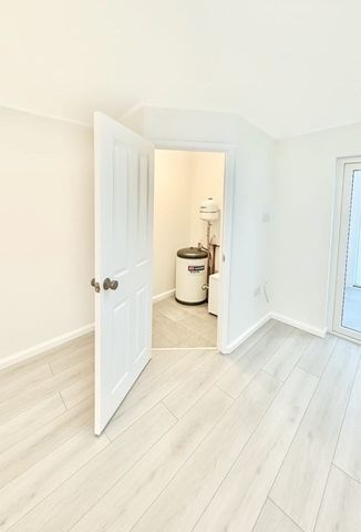 Studio Flat, Park Road, N18 - Photo 5