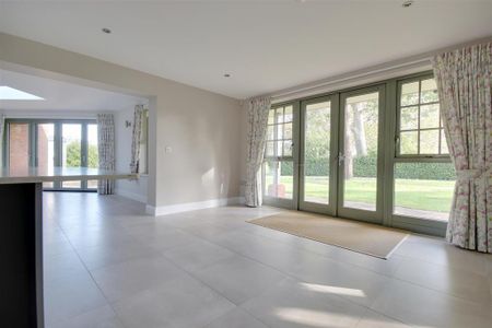 4 bedroom detached house to rent - Photo 5