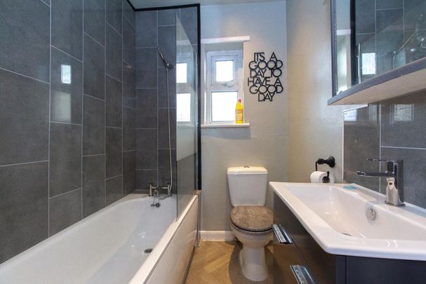 2 bedroom end of terrace house to rent - Photo 1