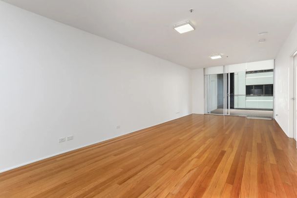 HUGE one bedroom in the heart of Bondi Junction - Photo 1