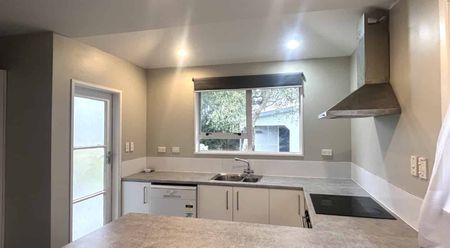 THREE BEDROOM HOME PLUS RUMPUS - Photo 3