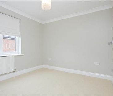 2 bedroom semi-detached house to rent - Photo 4