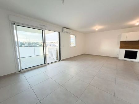 location vide 3p 67.70m² + terrasse + stationnement - Photo 2