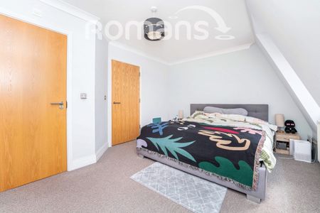 Hogarth Close, Uxbridge, UB8 - Photo 2