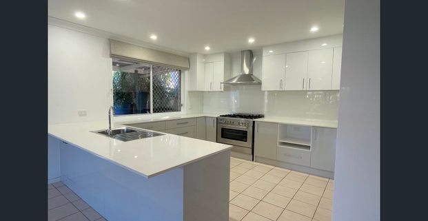 Privacy Plus! Backing Onto Parkland... - Photo 1