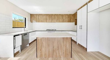 Modern 4BR Family Home in Blockhouse Bay - Photo 2